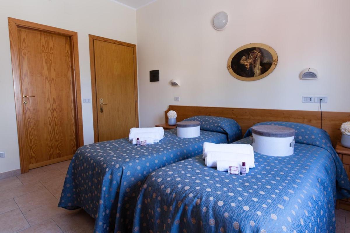 Hotel Ristorante San Giovanni ฟาแลร์นา ภายนอก รูปภาพ